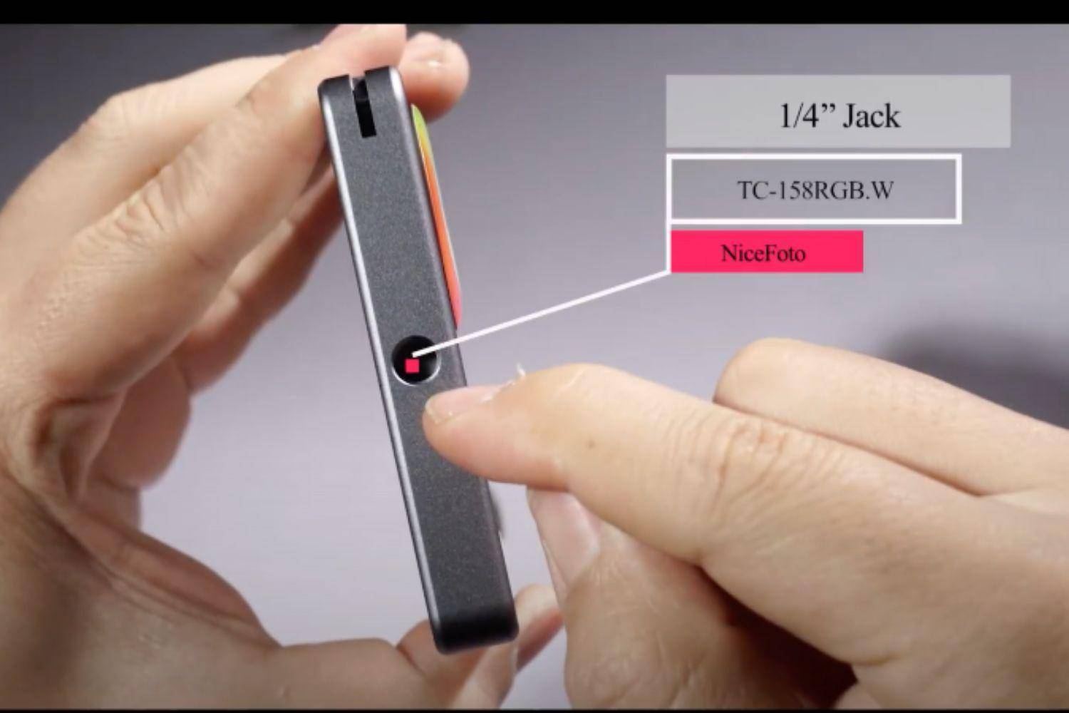 LED-Videoleuchte mit integrierter Powerbank ColorGlow TC 158 LED-Videoleuchte mit integrierter Powerbank ColorGlow TC 158