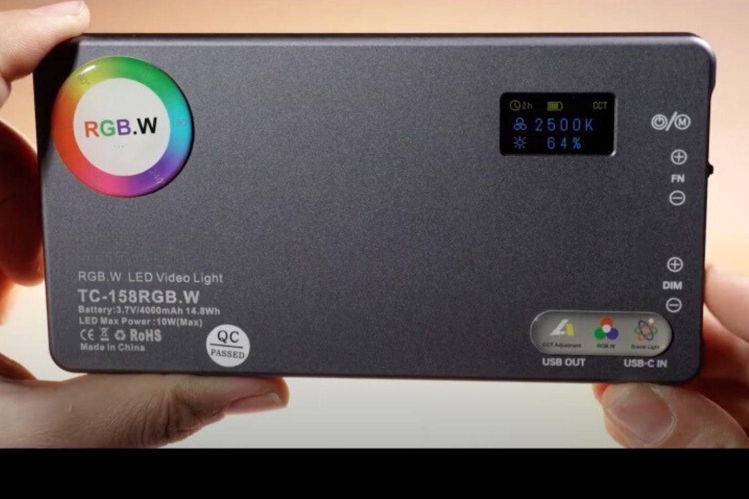 Professionelle LED-Videoleuchte mit integrierter Powerbank ColorGlow TC 158