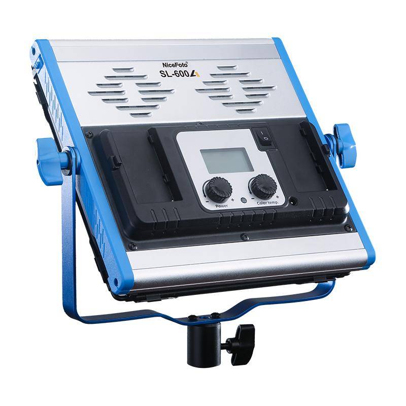 Professionelle LED-Videoleuchte mit App Steuerung und Stativ ColorGlow Pro 600